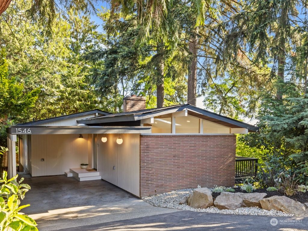 Photo of 1546 NE 92nd Street, Seattle, WA 98115 (MLS # 2270177)