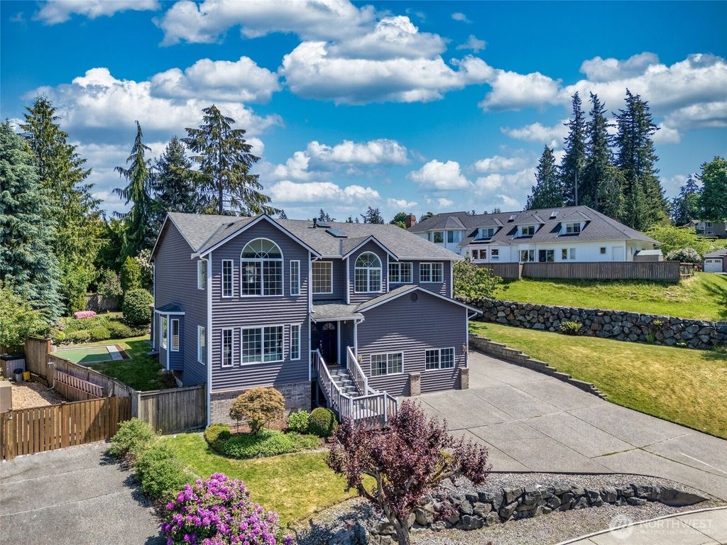 Photo of 2423 Viewcrest Avenue, Everett, WA 98203 (MLS # 2377282)