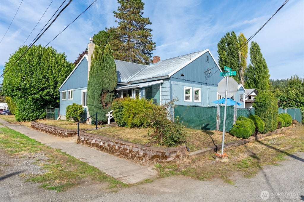 Photo of 728 S Rock Street, Centralia, WA 98531 (MLS # 2580584)