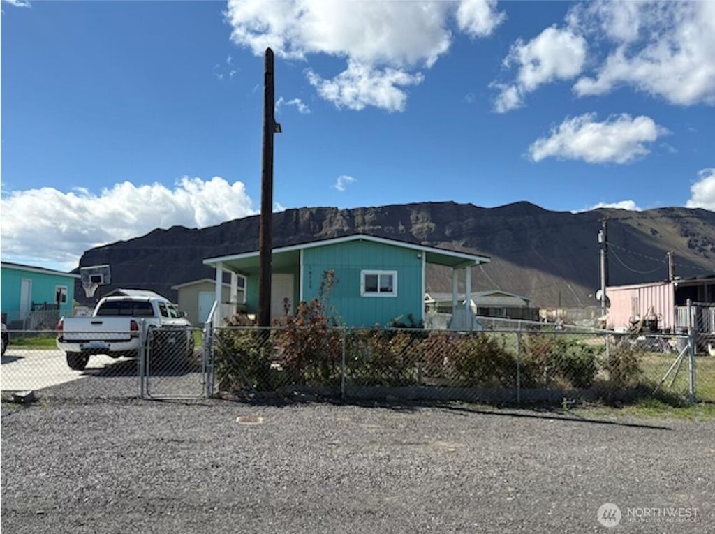 Photo of 18126 2nd Avenue SW, Beverly, WA 99321 (MLS # 2501125)