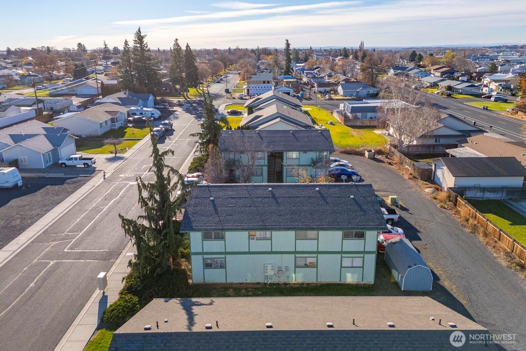 Photo of 231 NE E Street, Ephrata, WA 98823 (MLS # 2457403)