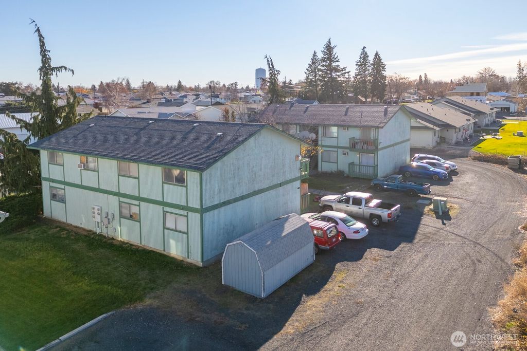 Photo of 231 NE E Street, Ephrata, WA 98823 (MLS # 2457403)