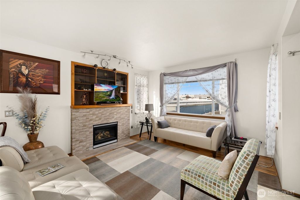 Photo of 11218 3rd Avenue E, Tacoma, WA 98445 (MLS # 2486585)