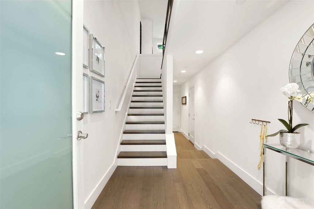 Photo of 188 107th Lane SE #18, Bellevue, WA 98004 (MLS # 2235838)