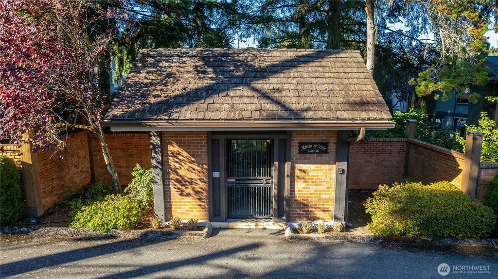 Photo of 14836 SE 16th Street #10, Bellevue, WA 98007 (MLS # 2584196)