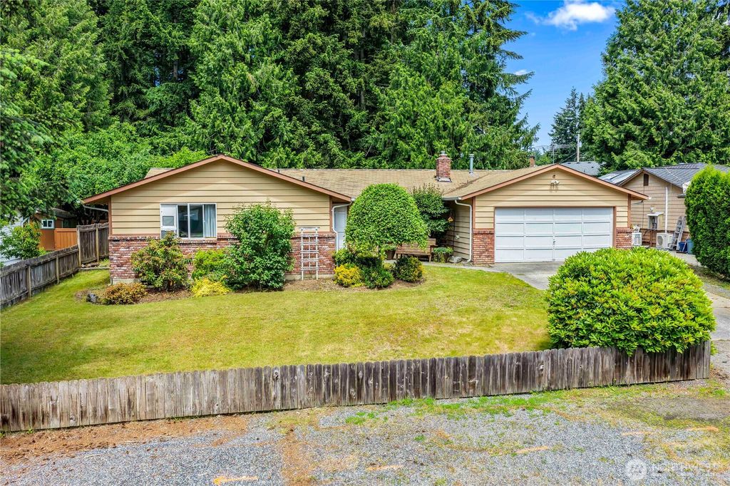 Photo of 3029 123rd Street SE, Everett, WA 98208 (MLS # 2537209)