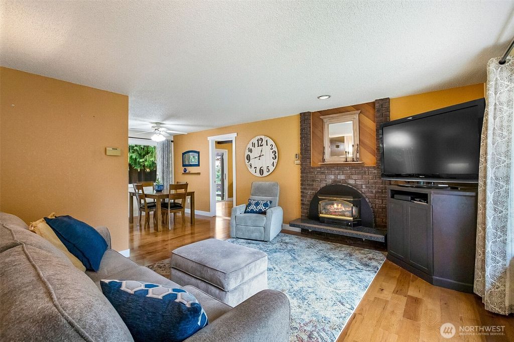 Photo of 3029 123rd Street SE, Everett, WA 98208 (MLS # 2537209)