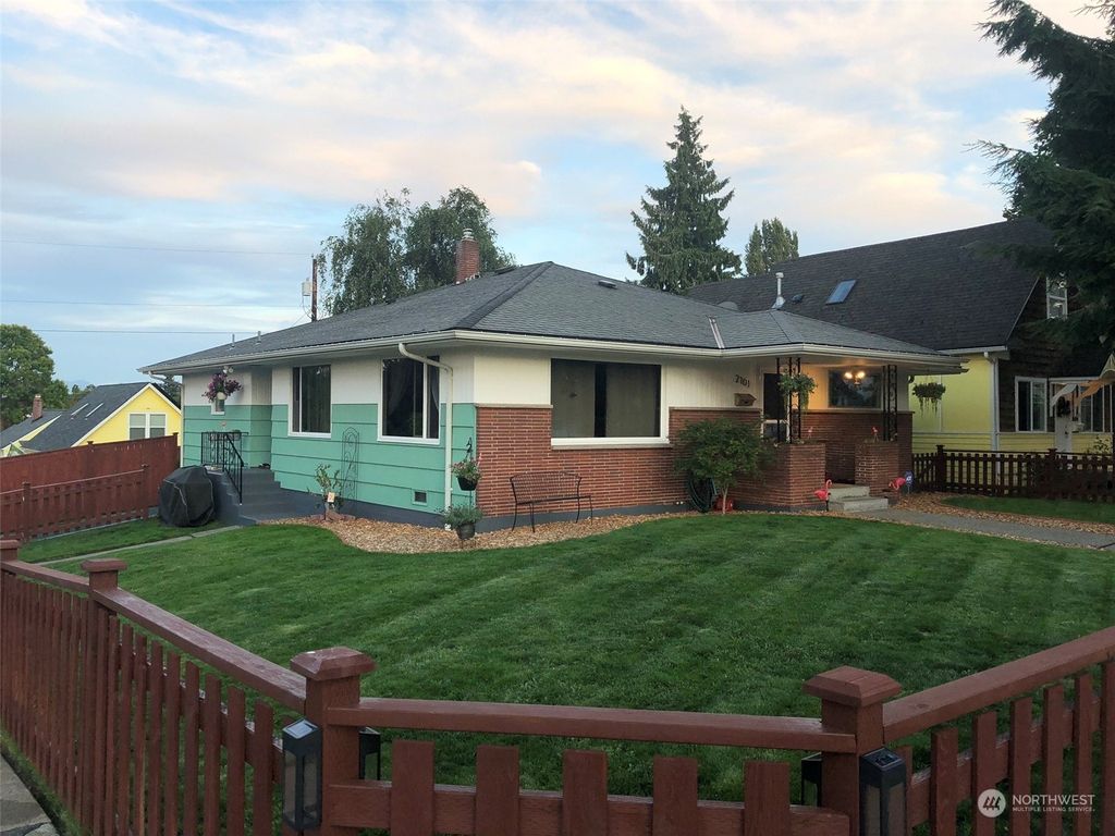 Photo of 2101 Rockefeller Avenue, Everett, WA 98201 (MLS # 2031001)