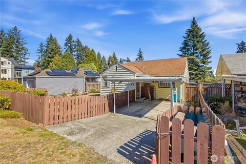 Photo of 11752 20th Avenue NE, Seattle, WA 98125 (MLS # 2583832)
