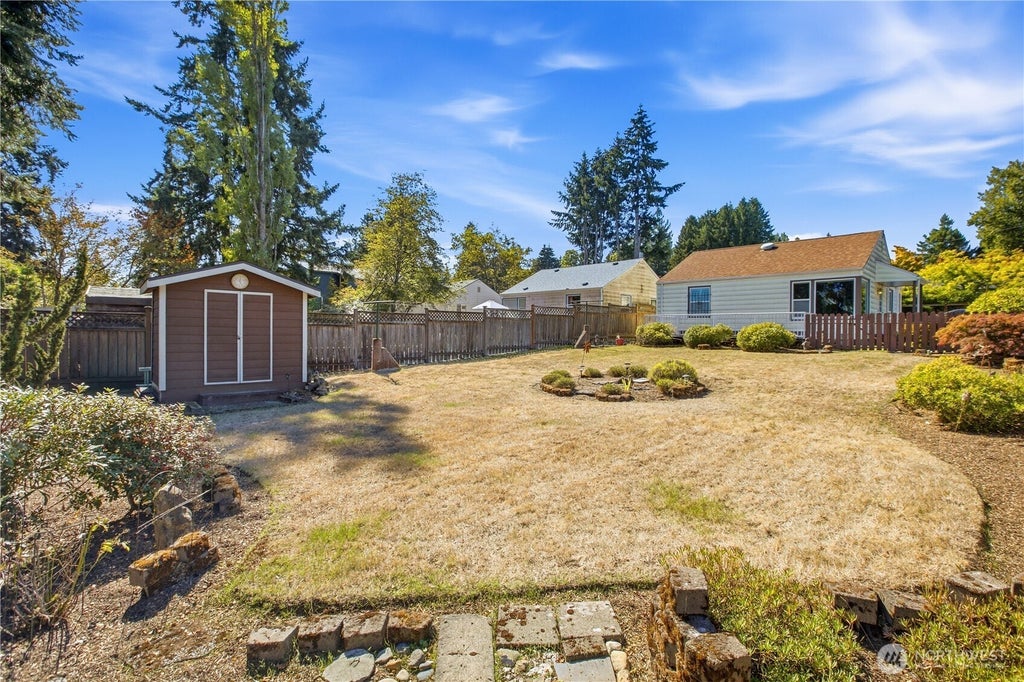 Photo of 11752 20th Avenue NE, Seattle, WA 98125 (MLS # 2583832)