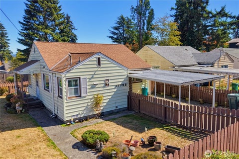 Photo of 11752 20th Avenue NE, Seattle, WA 98125 (MLS # 2583832)