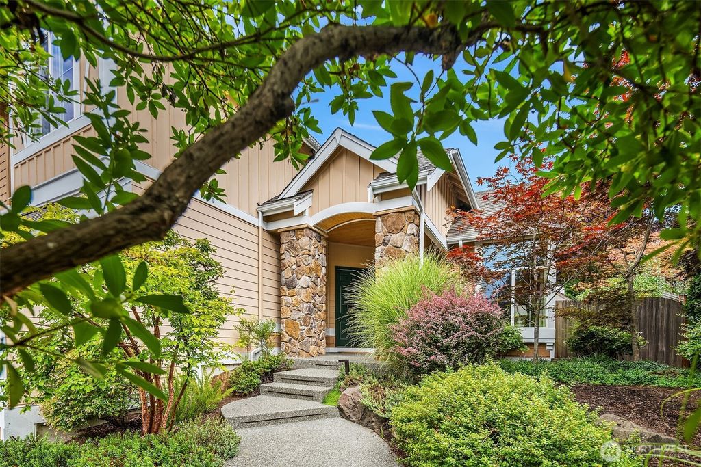 Photo of 11710 157th Avenue NE, Redmond, WA 98052 (MLS # 2398191)
