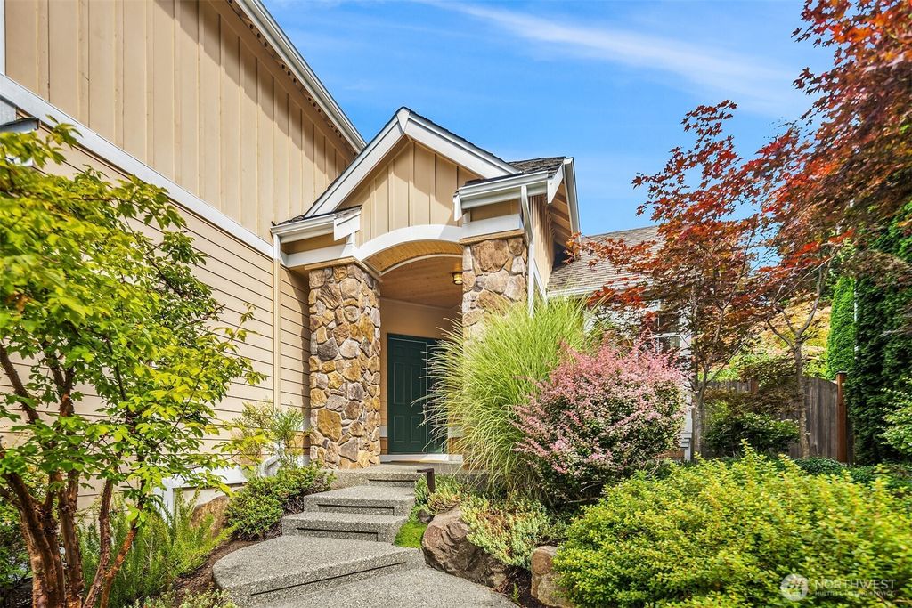 Photo of 11710 157th Avenue NE, Redmond, WA 98052 (MLS # 2398191)