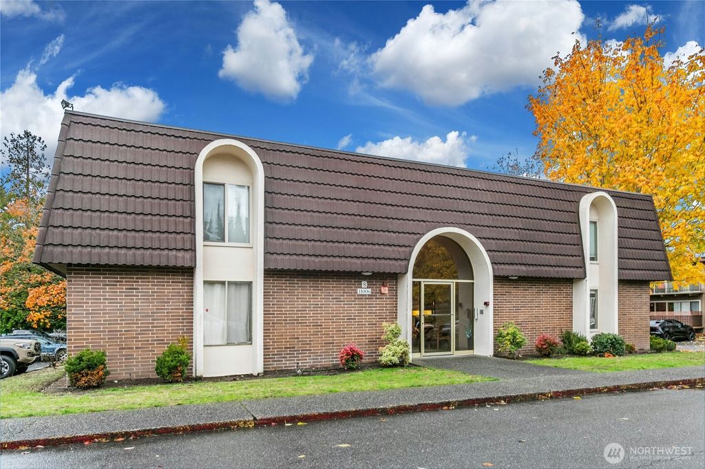 Photo of 11006 NE 68th Street #806, Kirkland, WA 98033 (MLS # 2457029)