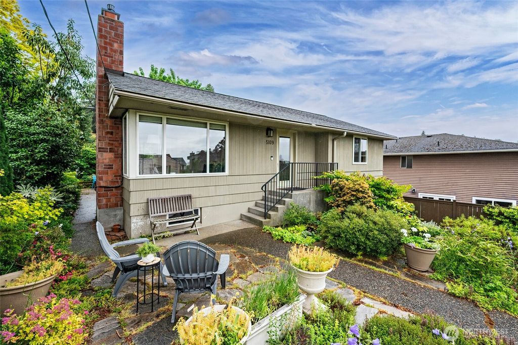 Photo of 5109 S Angeline Street, Seattle, WA 98118 (MLS # 2532989)