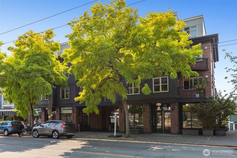 1909 10th Avenue W 206
