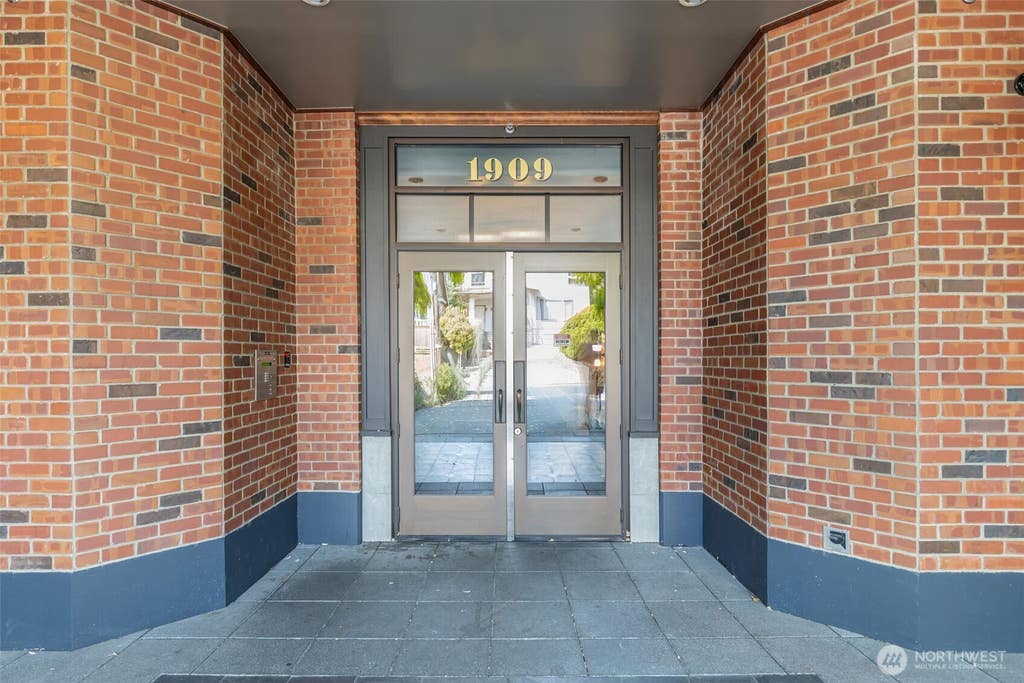 Photo of 1909 10th Avenue W #206, Seattle, WA 98119 (MLS # 2567917)