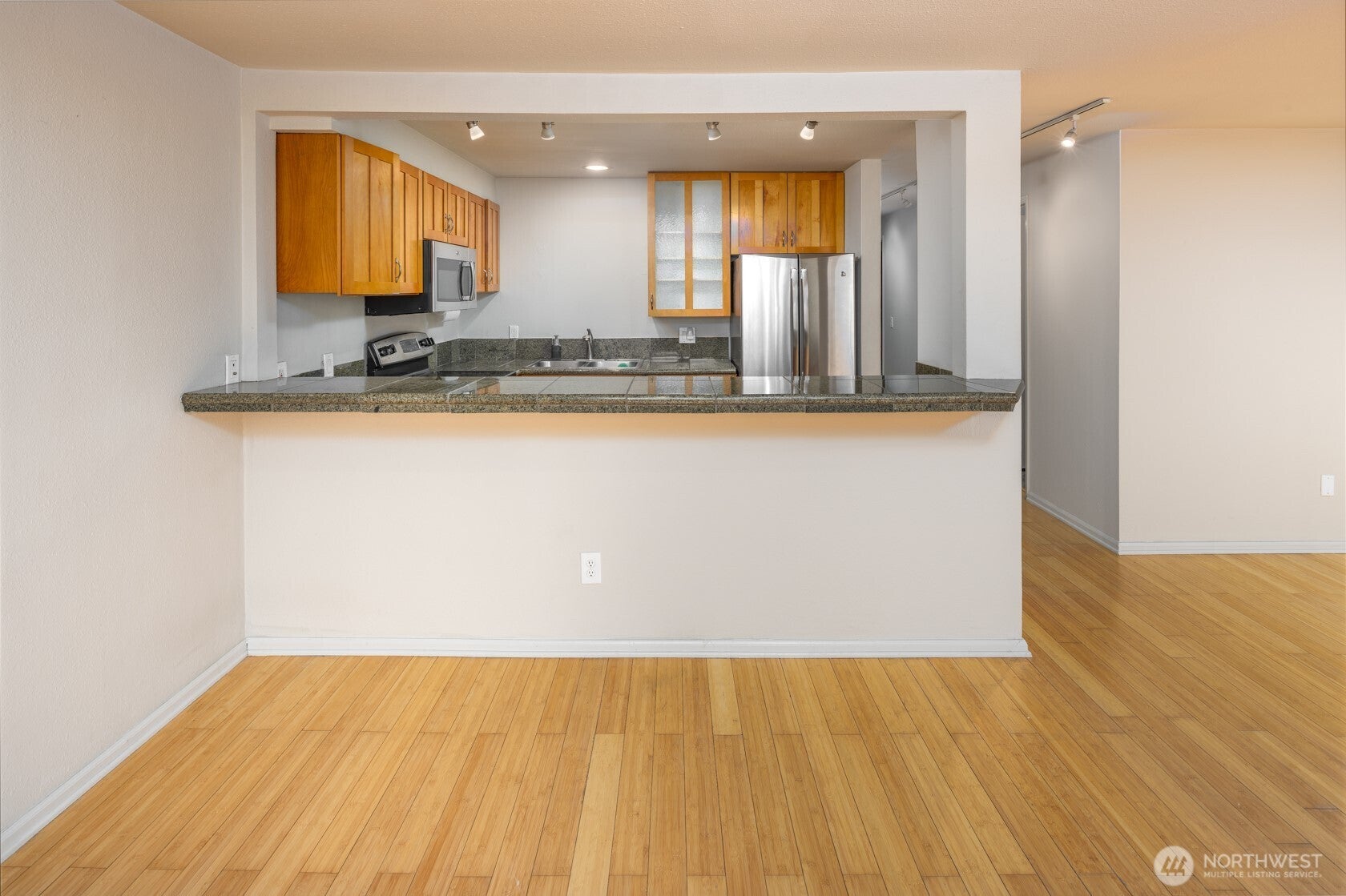 150 Melrose Avenue E 407