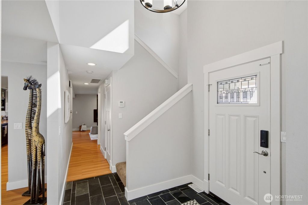 Photo of 7210 120th Avenue NE, Kirkland, WA 98033 (MLS # 2495249)