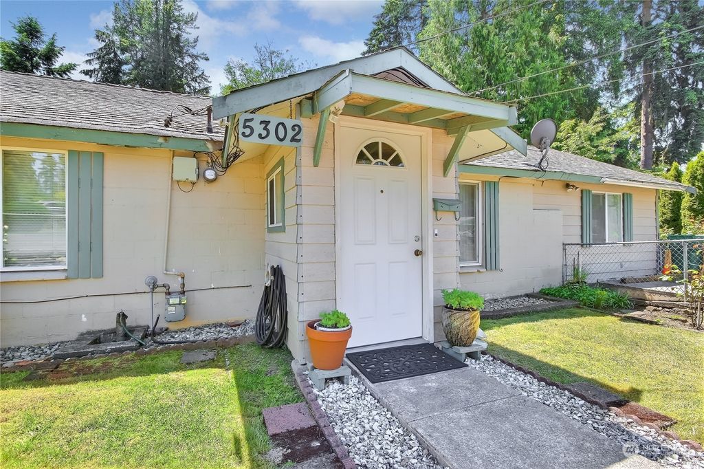 Photo of 5302 236th Street SW, Mountlake Terrace, WA 98043 (MLS # 2254131)