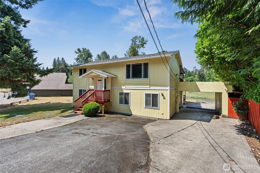 Photo of 10410 206th Avenue E, Sumner, WA 98391 (MLS # 2555163)