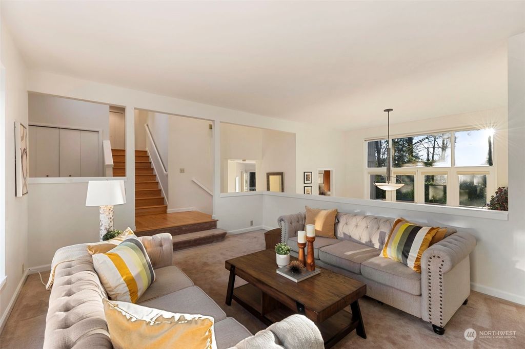 Photo of 6113 139th Place SE, Bellevue, WA 98006 (MLS # 2206267)