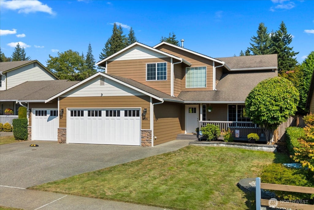 Photo of 801 Darwins Way, Granite Falls, WA 98252 (MLS # 2572931)