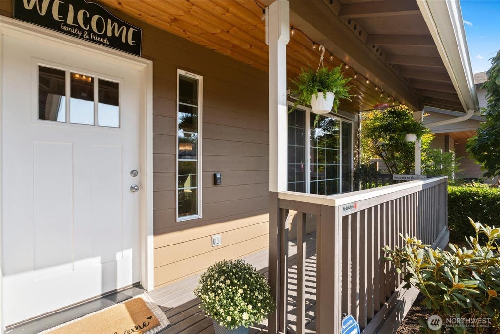 Photo of 801 Darwins Way, Granite Falls, WA 98252 (MLS # 2572931)
