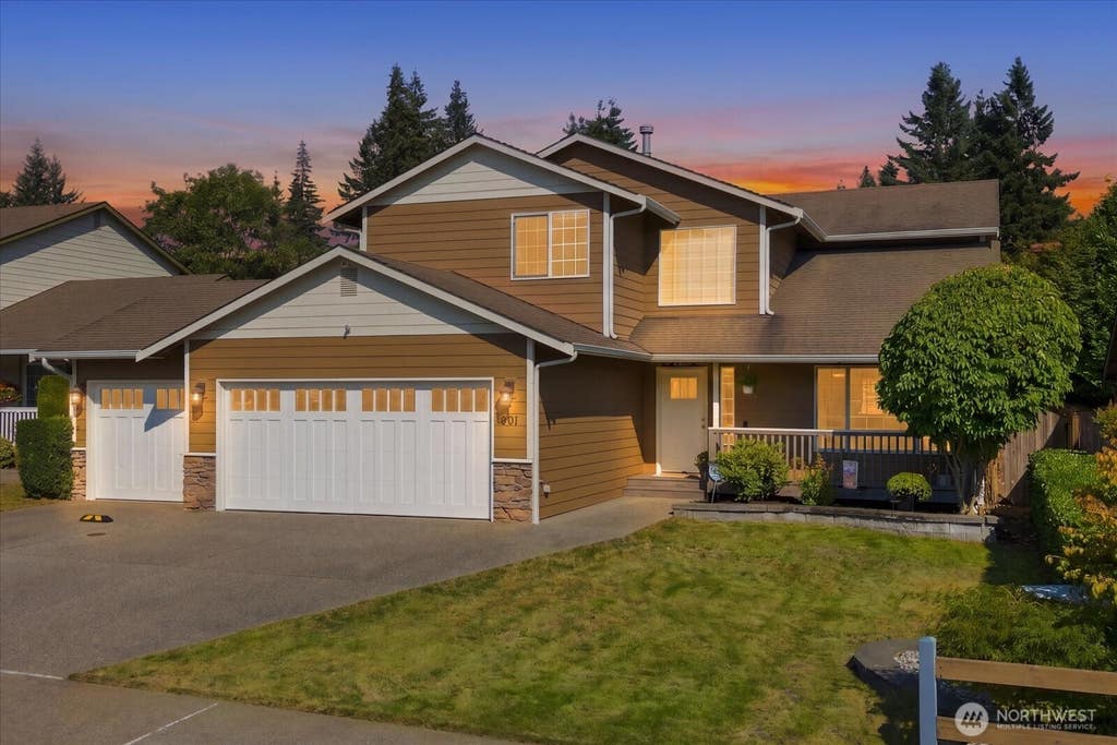 Photo of 801 Darwins Way, Granite Falls, WA 98252 (MLS # 2572931)