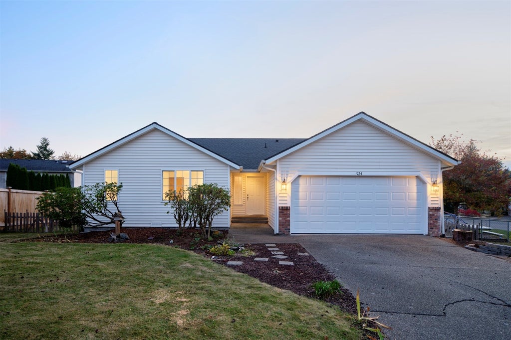 Photo of 924 Eagle Crest Place, Port Orchard, WA 98366 (MLS # 2599645)