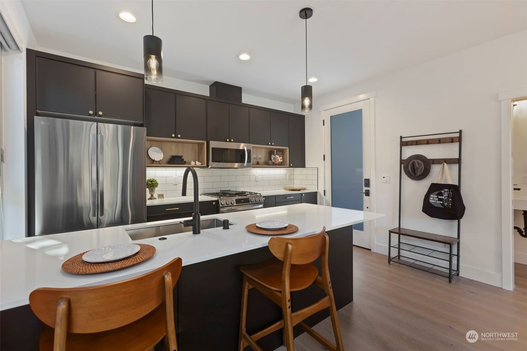 Photo of 2325 Walnut Avenue SW #B, Seattle, WA 98116 (MLS # 2266393)