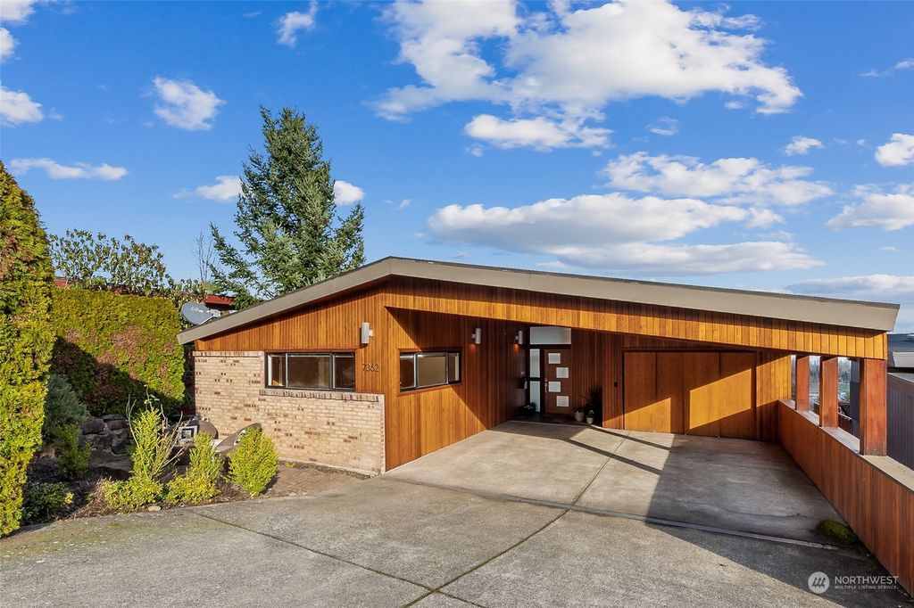 Photo of 7362 56th Avenue NE, Seattle, WA 98115 (MLS # 2035350)