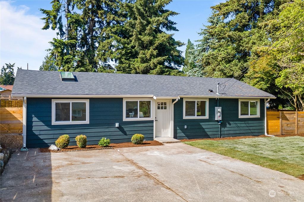 Photo of 810 SW 306th Street, Federal Way, WA 98023 (MLS # 2245993)