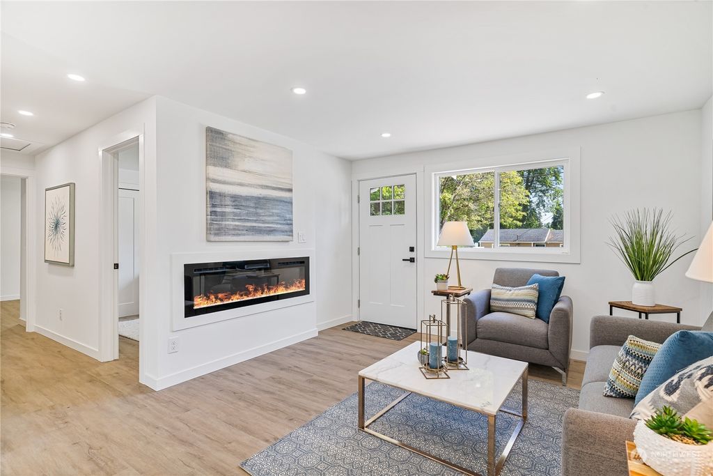 Photo of 810 SW 306th Street, Federal Way, WA 98023 (MLS # 2245993)