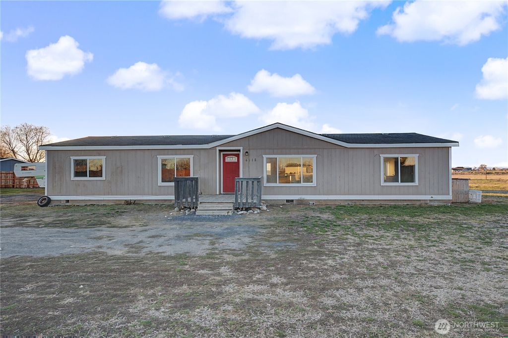 Photo of 4112 Road E.9 NE, Moses Lake, WA 98837 (MLS # 2489409)