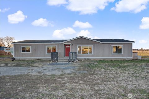 Photo of 4112 Road E.9 NE, Moses Lake, WA 98837 (MLS # 2489409)