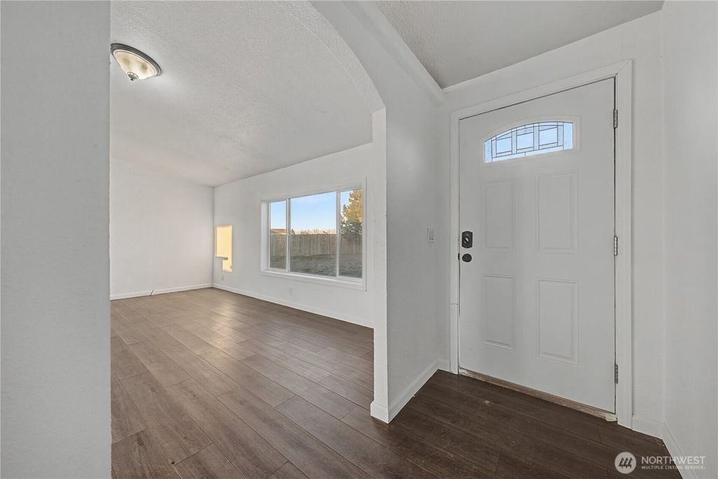 Photo of 4112 Road E.9 NE, Moses Lake, WA 98837 (MLS # 2489409)