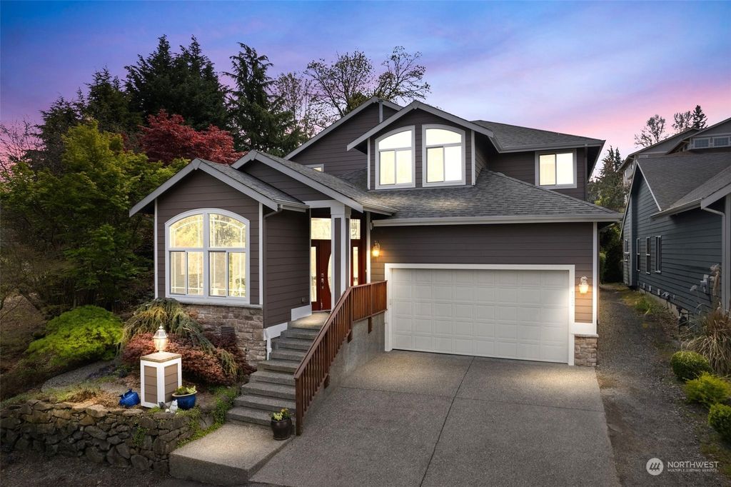 Photo of 722 E Tacoma St St, Kent, WA 98030 (MLS # 2220327)