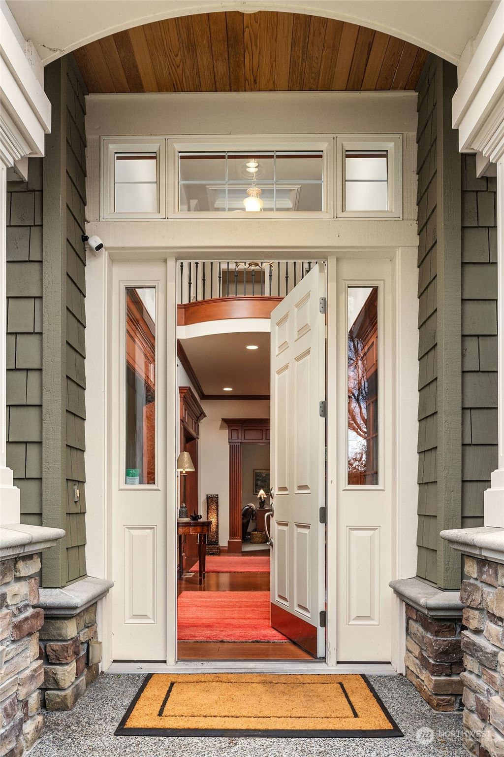 Photo of 17508 NE 119th Way, Redmond, WA 98052 (MLS # 2198383)