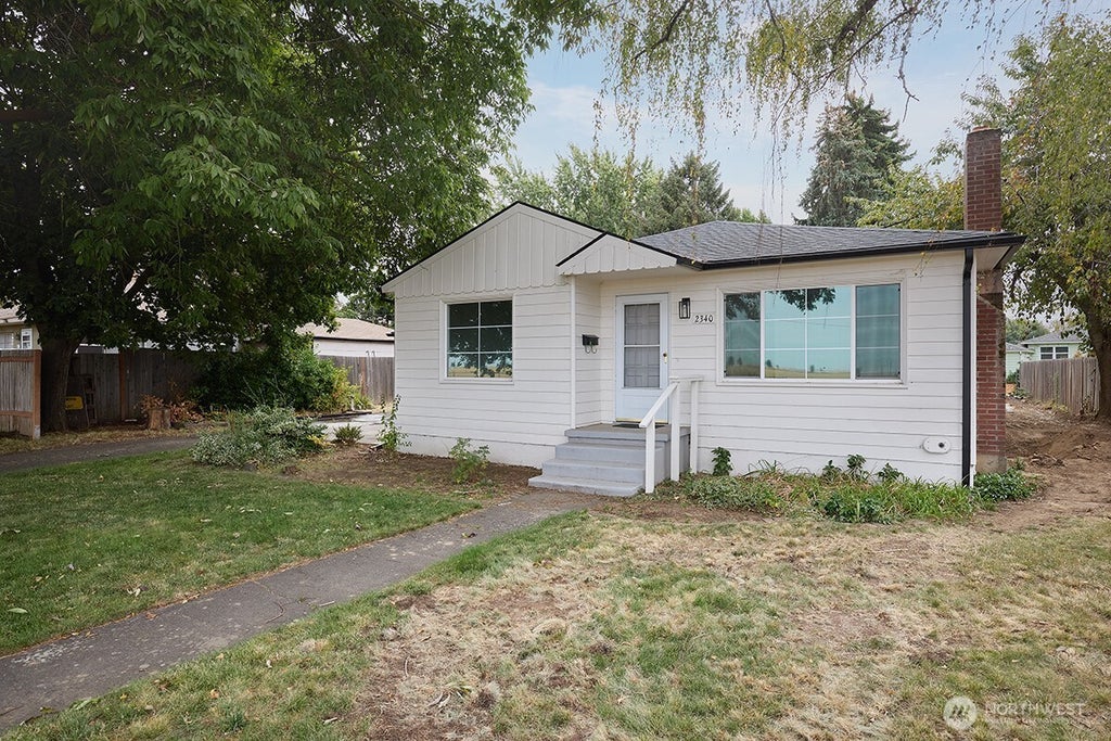 Photo of 2340 Rainier Street, Walla Walla, WA 99362 (MLS # 2585045)