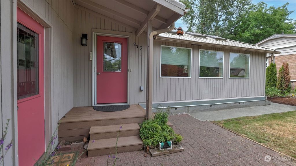 Photo of 275 NW Cherry Place, Issaquah, WA 98027 (MLS # 2073171)