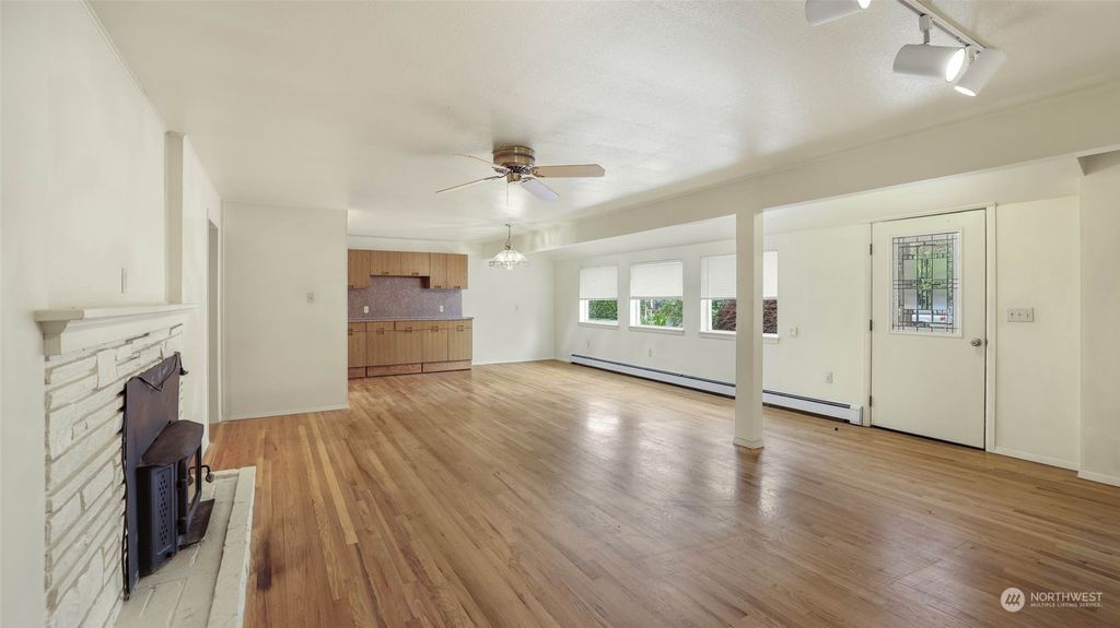 Photo of 275 NW Cherry Place, Issaquah, WA 98027 (MLS # 2073171)