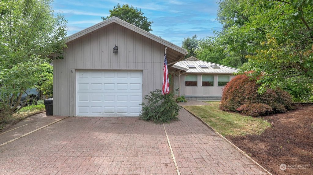 Photo of 275 NW Cherry Place, Issaquah, WA 98027 (MLS # 2073171)