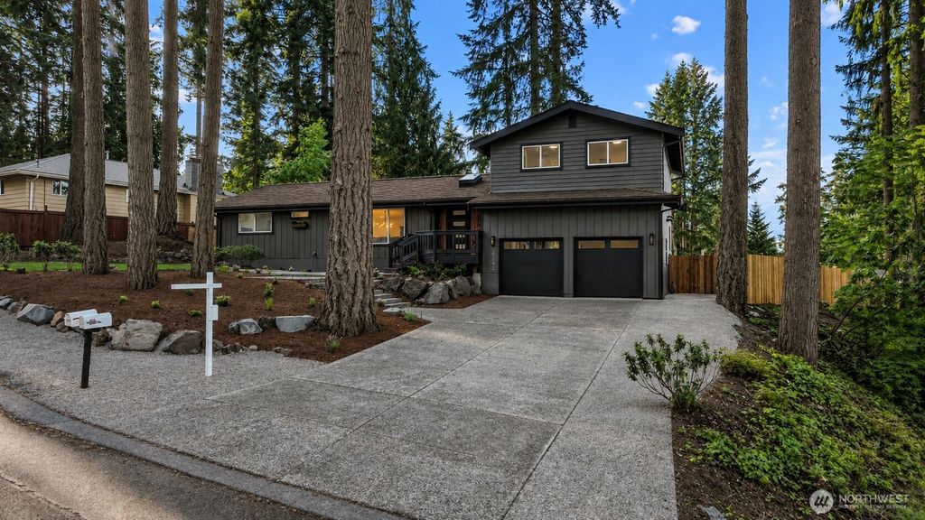 Photo of 16142 SE 42nd Place, Bellevue, WA 98006 (MLS # 2531705)