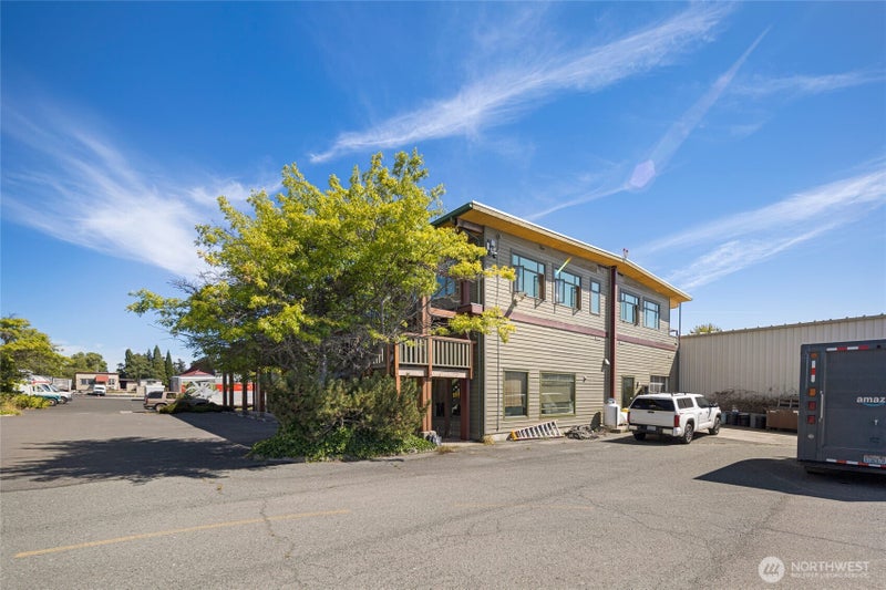 687 Airport Center Road