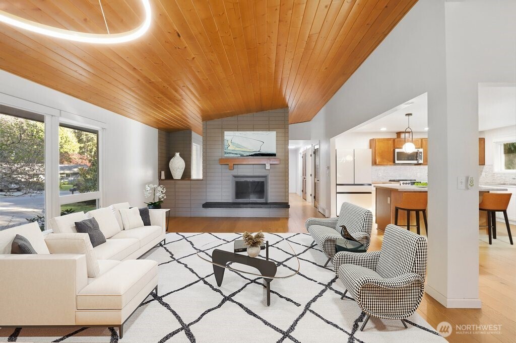 2015 Clairmont Circle SW