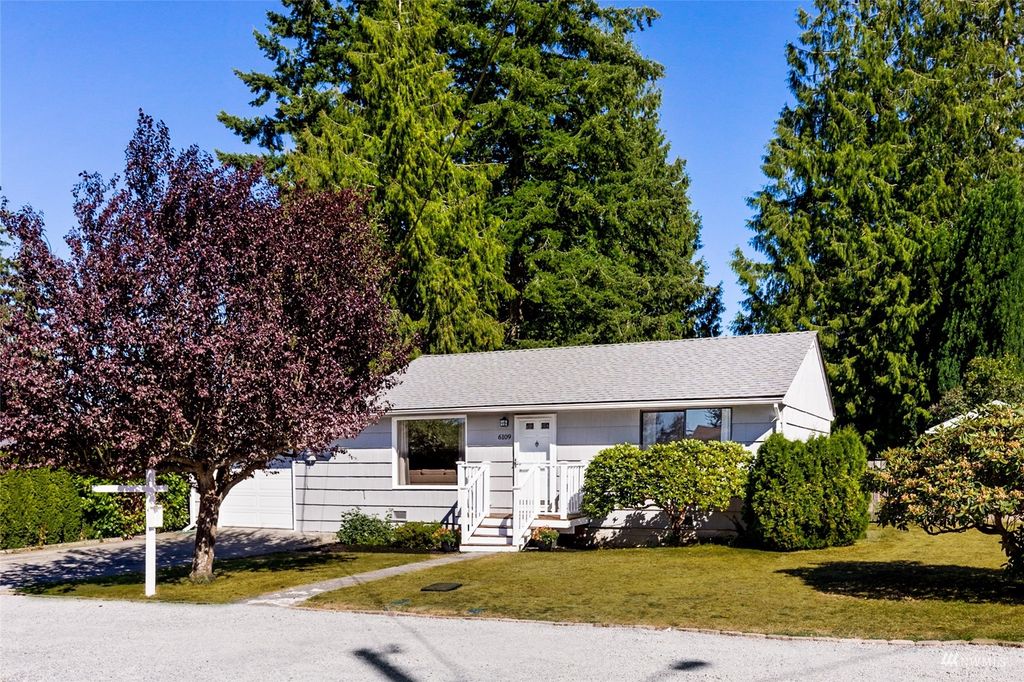 Photo of 6109 Magnolia Avenue, Everett, WA 98203 (MLS # 1994004)