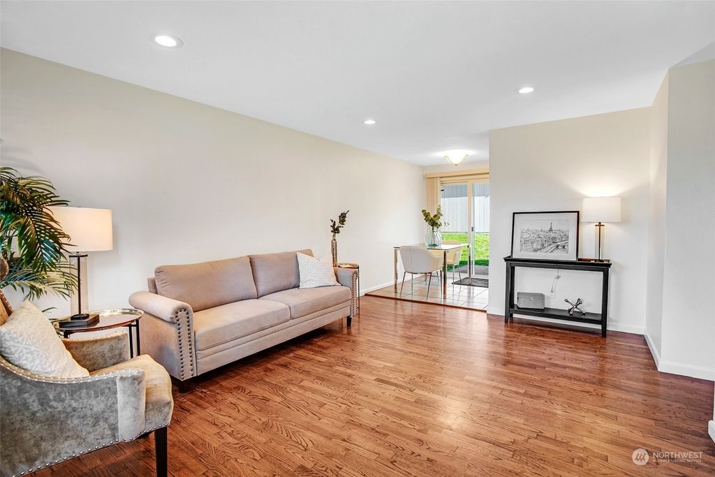 Photo of 30600 2nd Avenue SW, Federal Way, WA 98023 (MLS # 2178782)