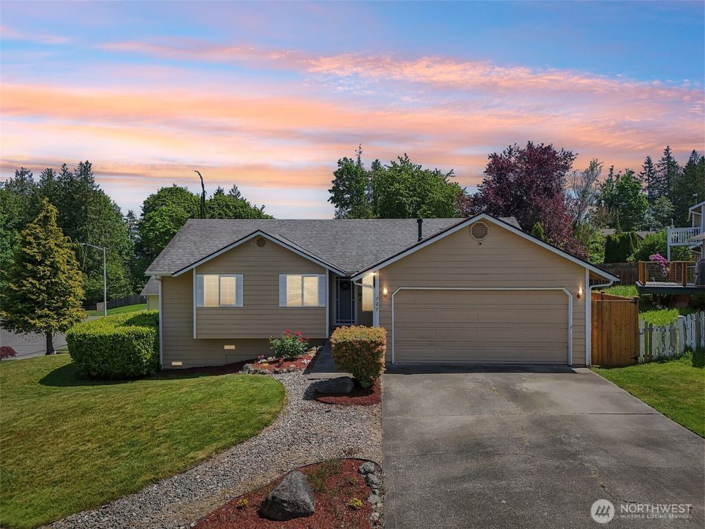Photo of 727 97th Avenue SE, Lake Stevens, WA 98258 (MLS # 2418254)
