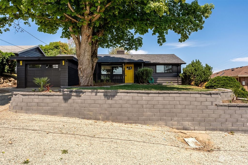 Photo of 6240 S 118th Place, Seattle, WA 98178 (MLS # 2136415)